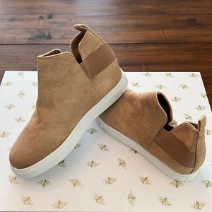 *NWOB*- Boutique Cloth, Slip on Shoes- Women’s Sz 6
